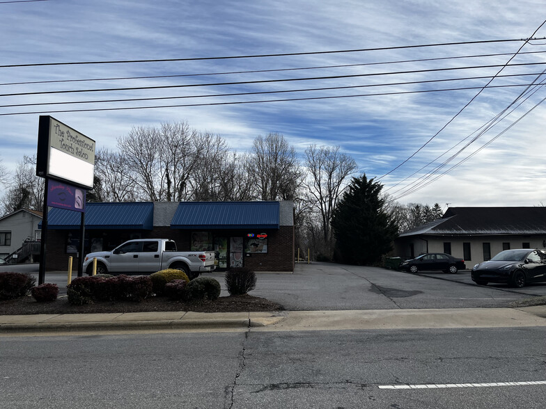 Primary Photo Of 524 Hendersonville Rd, Asheville Freestanding For Sale