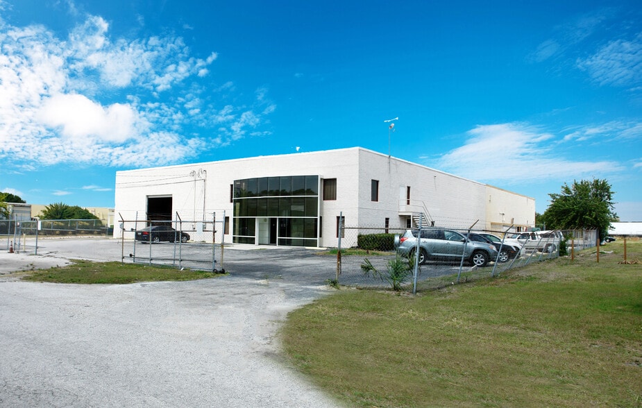 Primary Photo Of 5147 W Clifton St, Tampa Warehouse For Lease