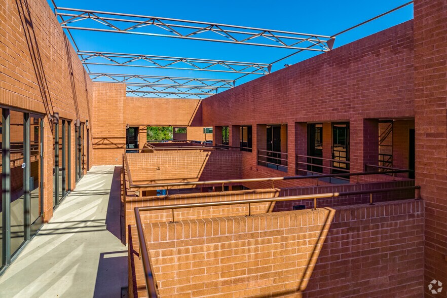 More Photos Of 10220 N 31st Ave, Phoenix Unknown For Lease