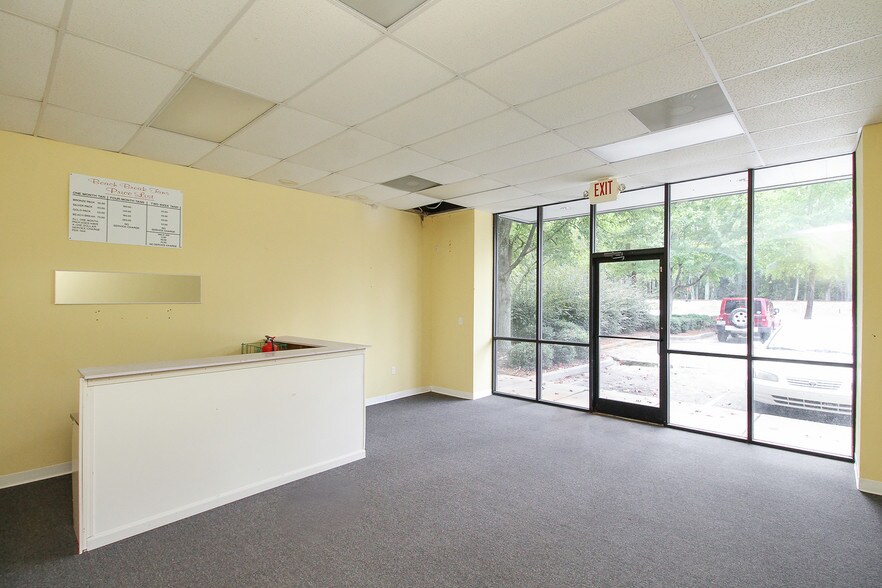 More Photos Of 285 East Temple Ave, Newnan General Retail For Lease