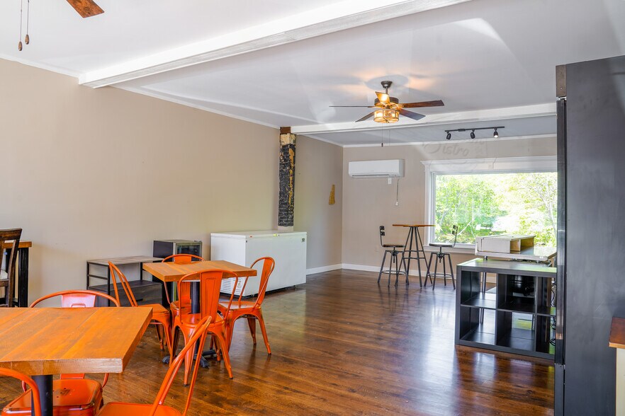 More Photos Of 123 Union Sq, Milford Restaurant For Sale