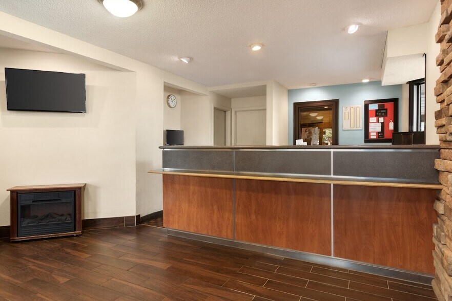 More Photos Of 1951 Broad Ave, Findlay Hotel For Sale