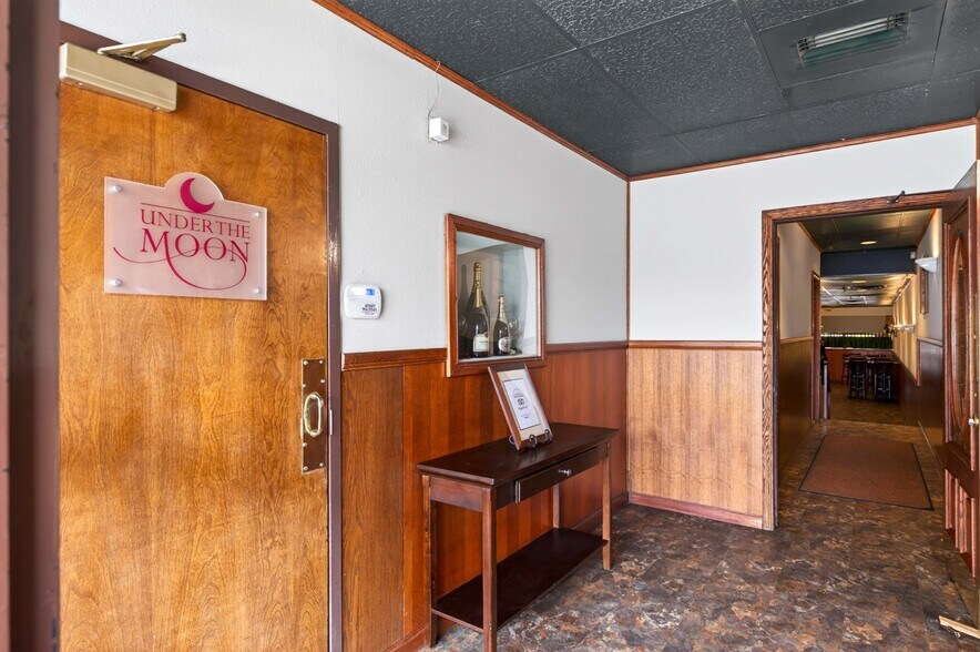 More Photos Of 122 Cayuga St, Fulton Restaurant For Sale