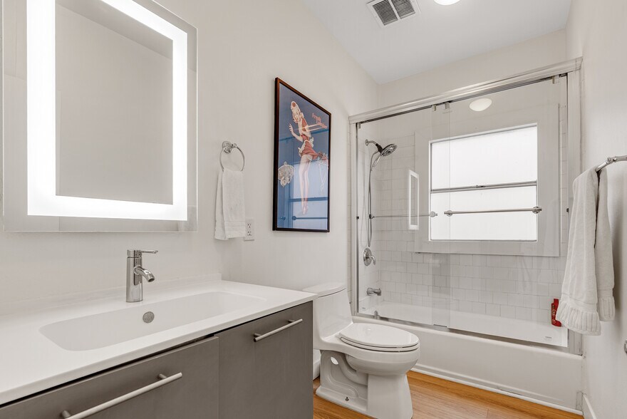 More Photos Of 6208-6212 Santa Monica Blvd, Los Angeles Loft Creative Space For Lease