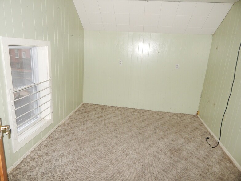 More Photos Of 83 Main St, Deep River General Retail For Lease