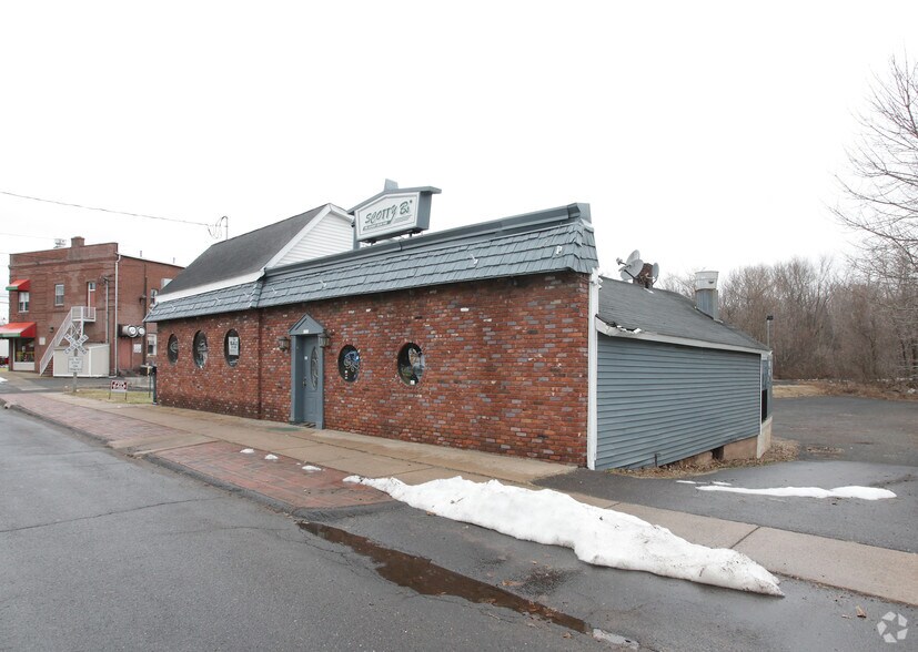 More Photos Of 1 Wall St, Cromwell Restaurant For Sale