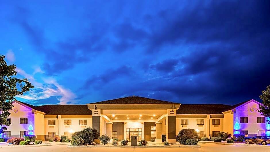 Primary Photo Of 106 Holiday Ln, Locust Grove Hotel For Sale