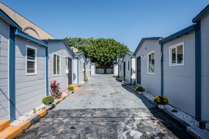 More Photos Of 3713-3717 W Imperial Hwy, Inglewood Apartments For Sale