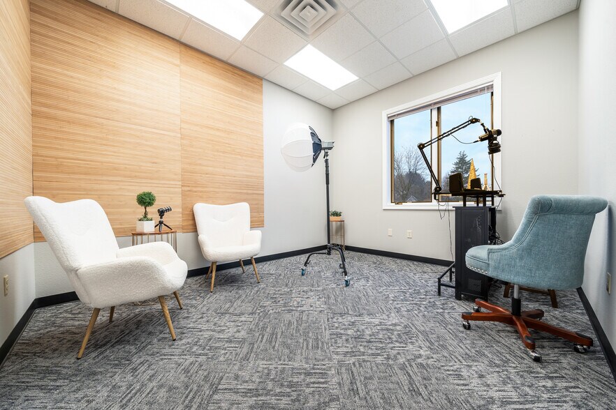 More Photos Of W6180 Aerotech Dr, Appleton Office For Lease