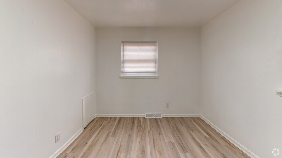 More Photos Of 60 Birchwood Ln, Cloverdale Apartments For Sale