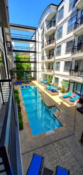 More Photos Of 127 E Riverside Dr, Austin Apartments For Lease