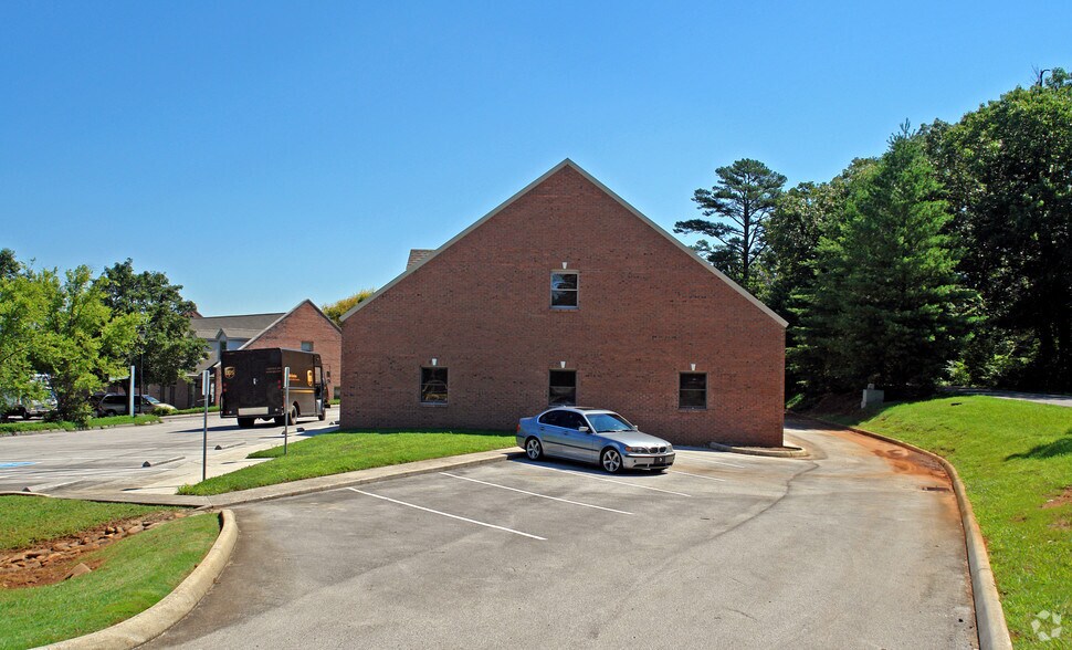 More Photos Of 114 Parliament Dr, Maryville Medical For Sale