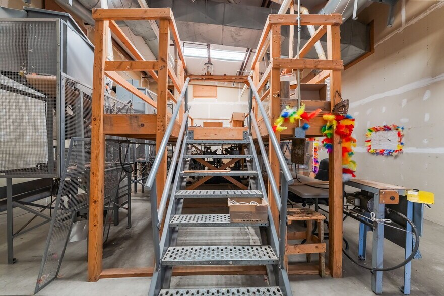 More Photos Of 480 Pat Ave, Overton Industrial For Sale