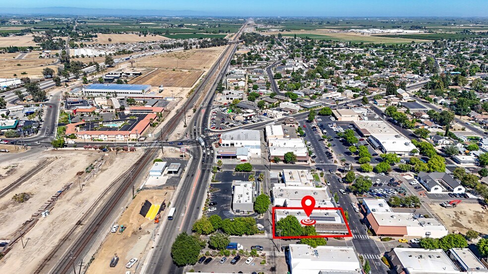 More Photos Of 1300-1340 Broadway Ave, Atwater Storefront For Lease