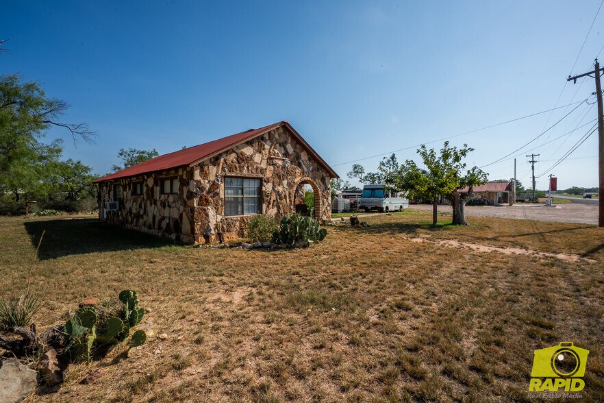 More Photos Of 425 Highland Park, Robert Lee Flex For Sale