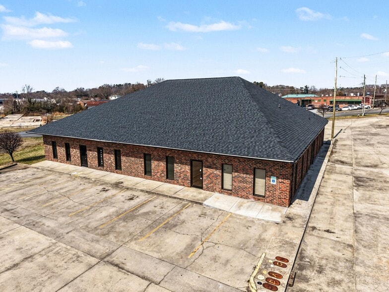 More Photos Of 208 W Salisbury St, Asheboro Medical For Lease