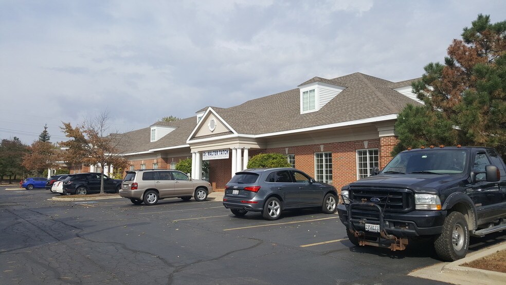 More Photos Of 310 S Greenleaf Ave, Gurnee Office For Sale