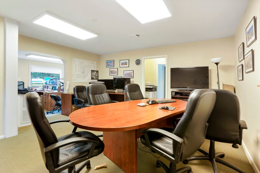 More Photos Of 1979 W Littleton Blvd, Littleton Office Residential For Lease