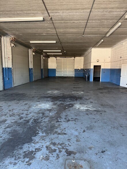 More Photos Of 1002 SE 9th St, Cape Coral Service For Lease