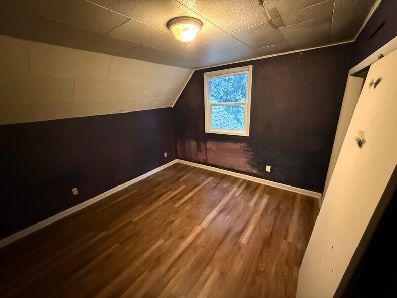 More Photos Of 3705 Cherry Ave NE, Salem Freestanding For Sale