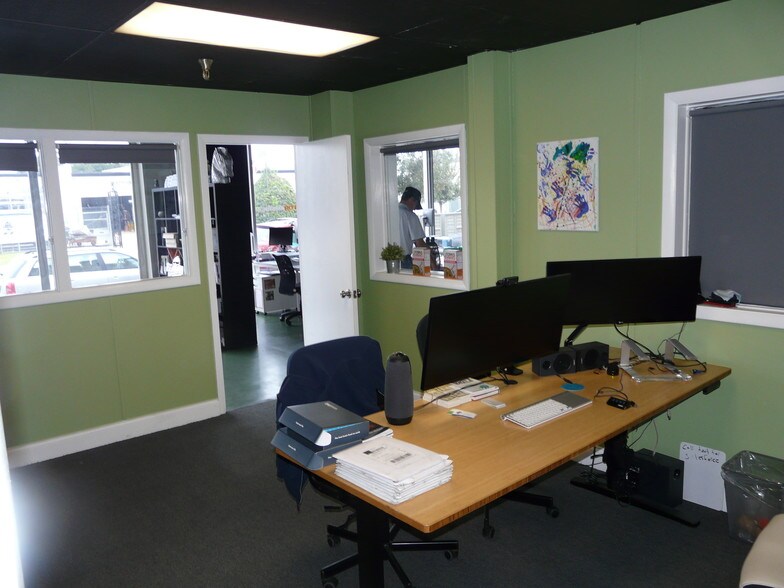 More Photos Of 1016 W Church St, Orlando Showroom For Lease