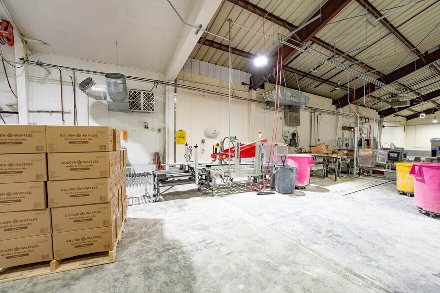 More Photos Of 225 Lawton Ave, Hereford Manufacturing For Sale