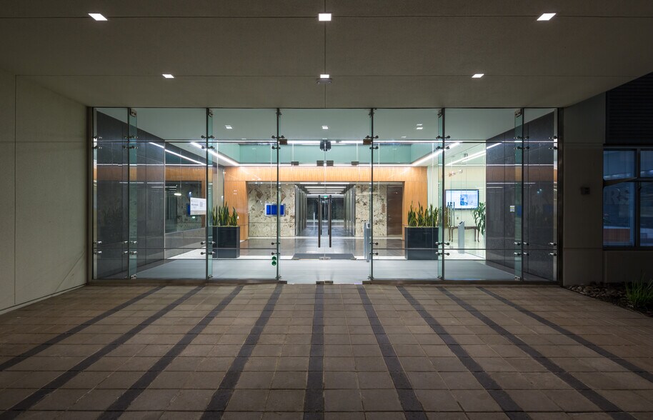 More Photos Of 19219 Katy Fwy, Houston Office For Lease