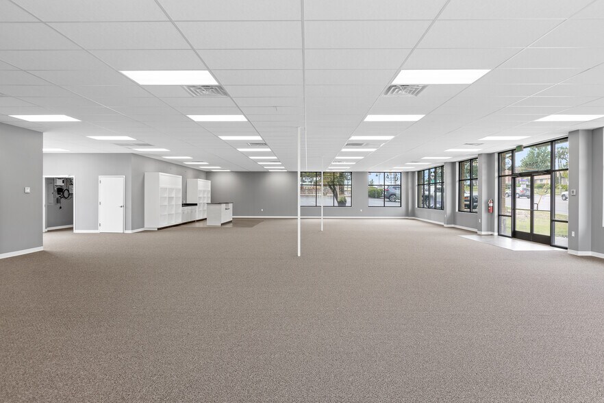 More Photos Of 7308 Shallowford Rd, Chattanooga Storefront Retail Office For Lease