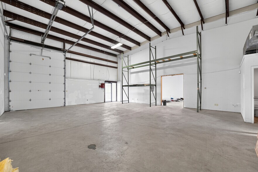More Photos Of 559 Industrial Dr, Carmel Industrial For Lease