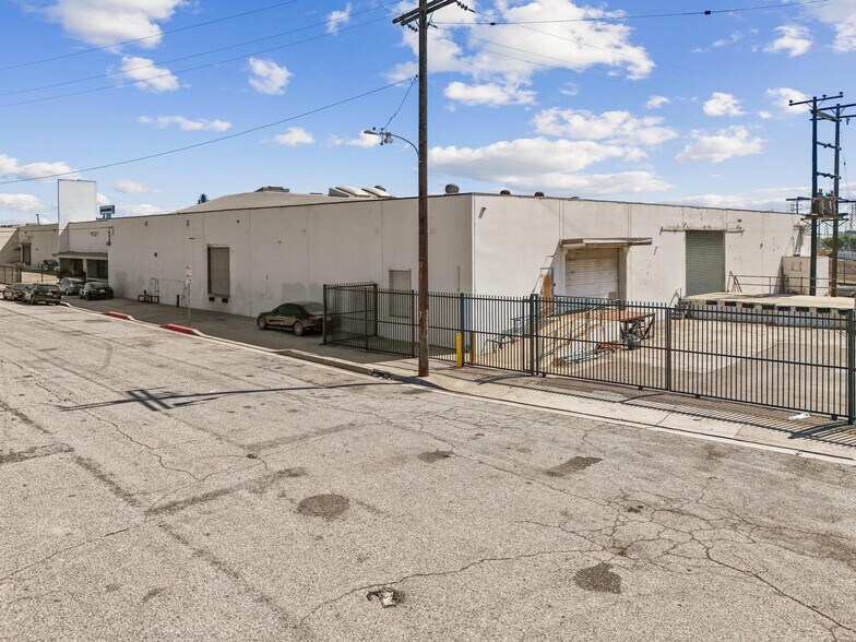 More Photos Of 6310 Corsair St, Commerce Manufacturing For Sale