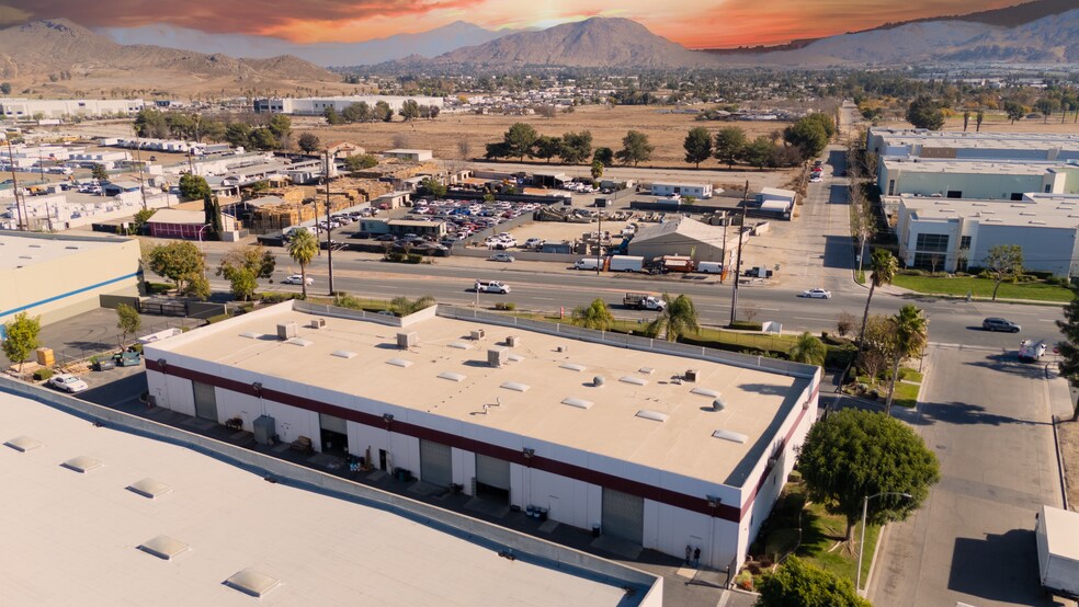 More Photos Of 555 N Main St, Riverside Manufacturing For Sale