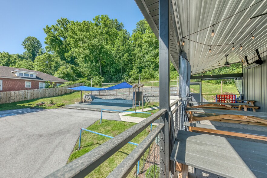 More Photos Of 640 E Maple St, Johnson City Bar For Sale