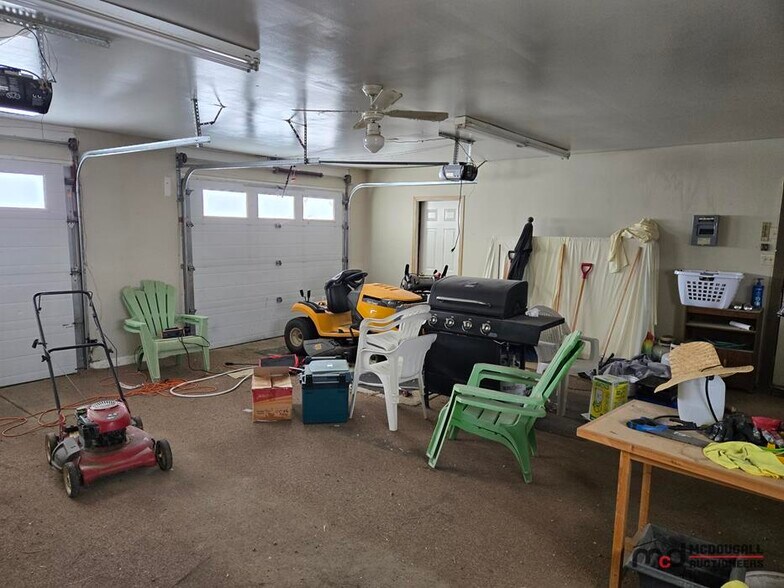 More Photos Of 775 W 5th Ave, Shaunavon Hotel For Sale