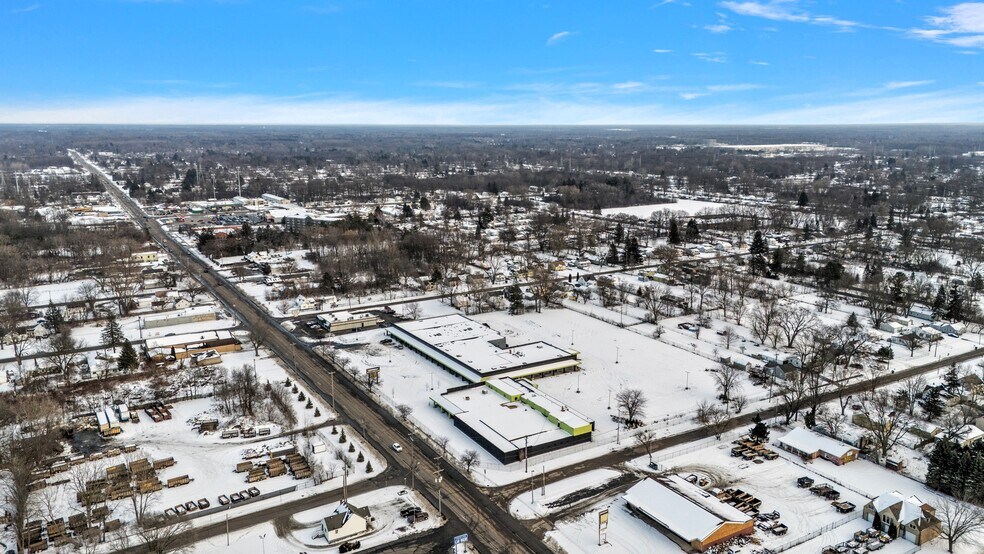More Photos Of 3402 Richfield Rd, Flint Freestanding For Lease