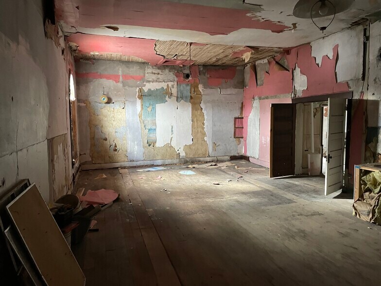More Photos Of 60-64 Saline St, Petersburg Storefront Retail Residential For Sale