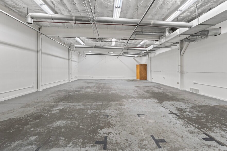 More Photos Of 27 Kent St, Ballston Spa Warehouse For Lease