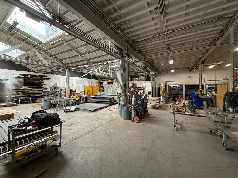 More Photos Of 3100 E 10th St, Oakland Warehouse For Lease