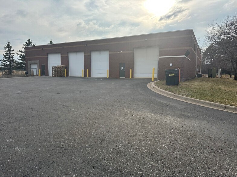 More Photos Of 10323-10327 NE Flanders St, Blaine Distribution For Sale