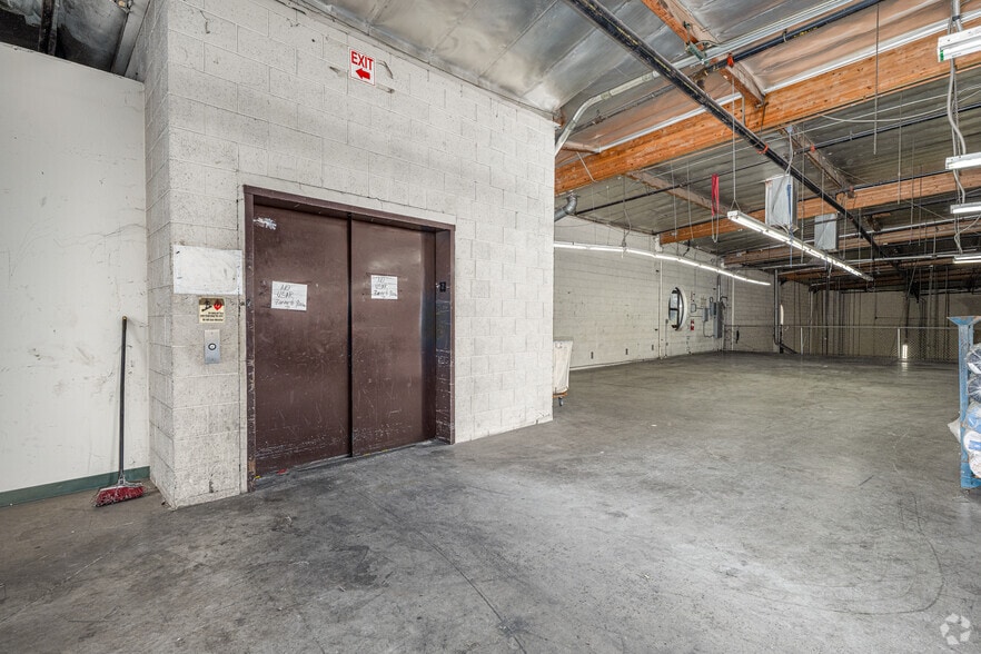 More Photos Of 5801 S Alameda St, Los Angeles Manufacturing For Sale