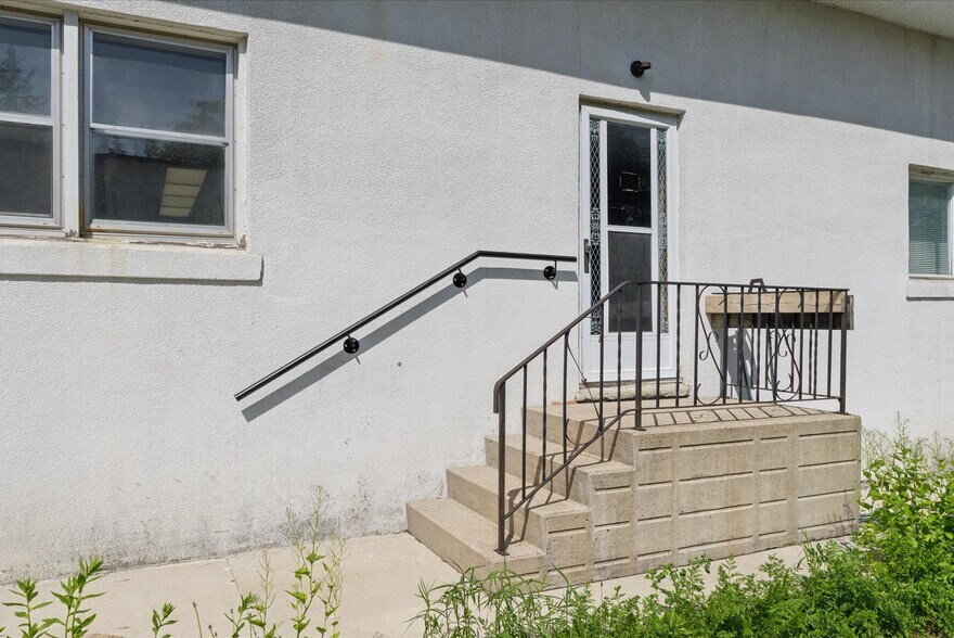 More Photos Of 21 Ann St, Brock Office For Sale