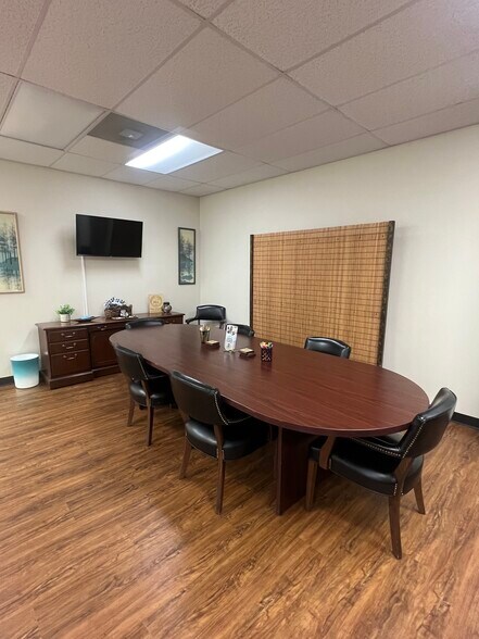 More Photos Of 161 Prosperity Dr, Winchester Showroom For Lease