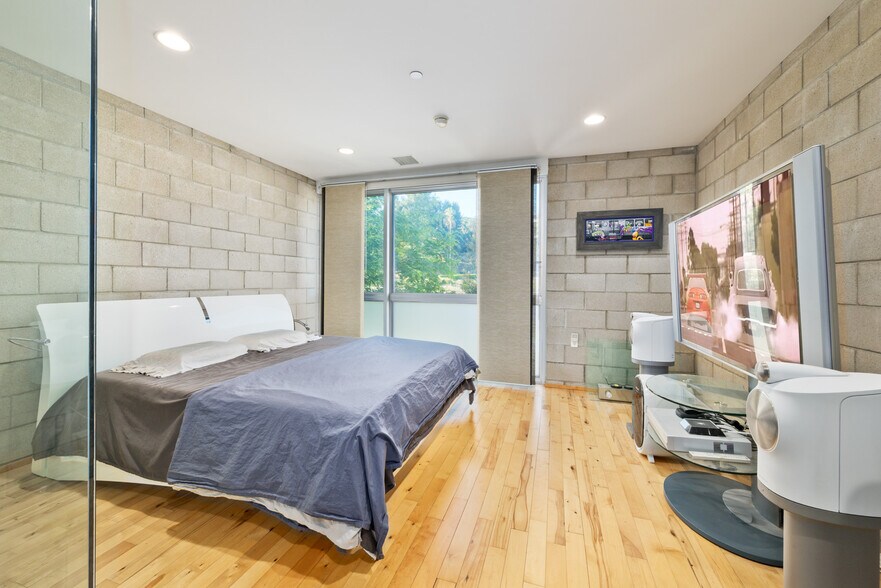 More Photos Of 3450 Cahuenga Blvd W, Los Angeles Office Residential For Lease