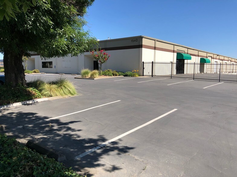 More Photos Of 1542 Tanforan Ave, Woodland Warehouse For Lease