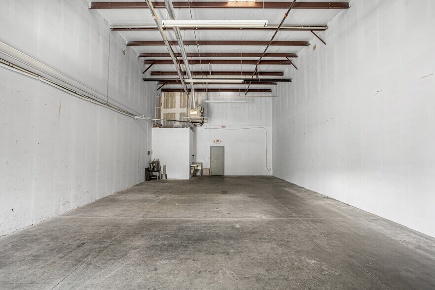 More Photos Of 2100 Ronald Reagan Blvd, Longwood Showroom For Lease