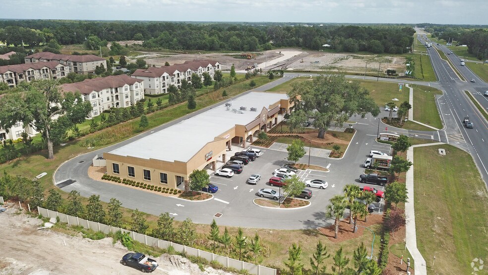 More Photos Of 9668 N US Highway 301, Wildwood Storefront Retail Office For Lease