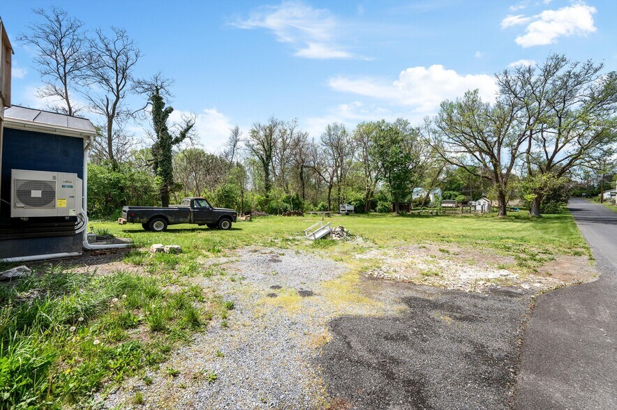 More Photos Of 7211 Queen St, Middleway Flex For Sale