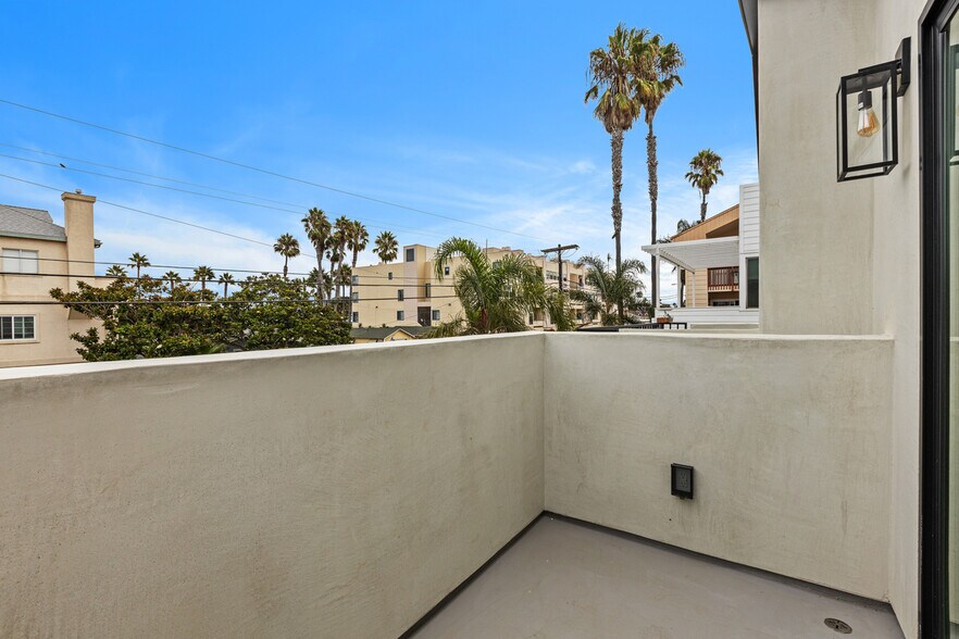 More Photos Of 243 Dahlia Ave, Imperial Beach Apartments For Sale