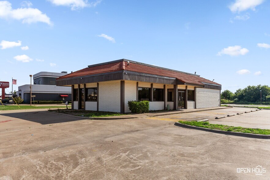More Photos Of 3900 Sheppard Access Rd, Wichita Falls Freestanding For Sale