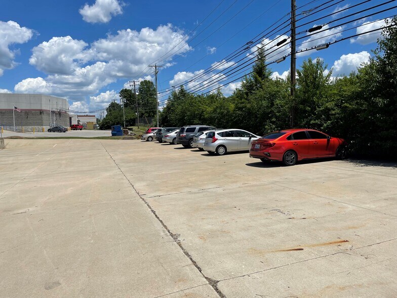 More Photos Of 140 Trade St, Lexington Distribution For Lease