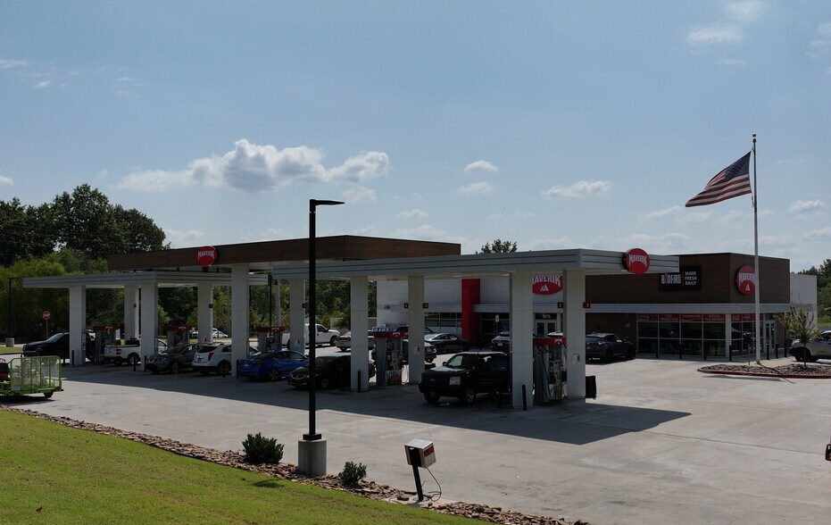 Primary Photo Of 1851 E Huntsville Rd, Fayetteville Convenience Store For Sale